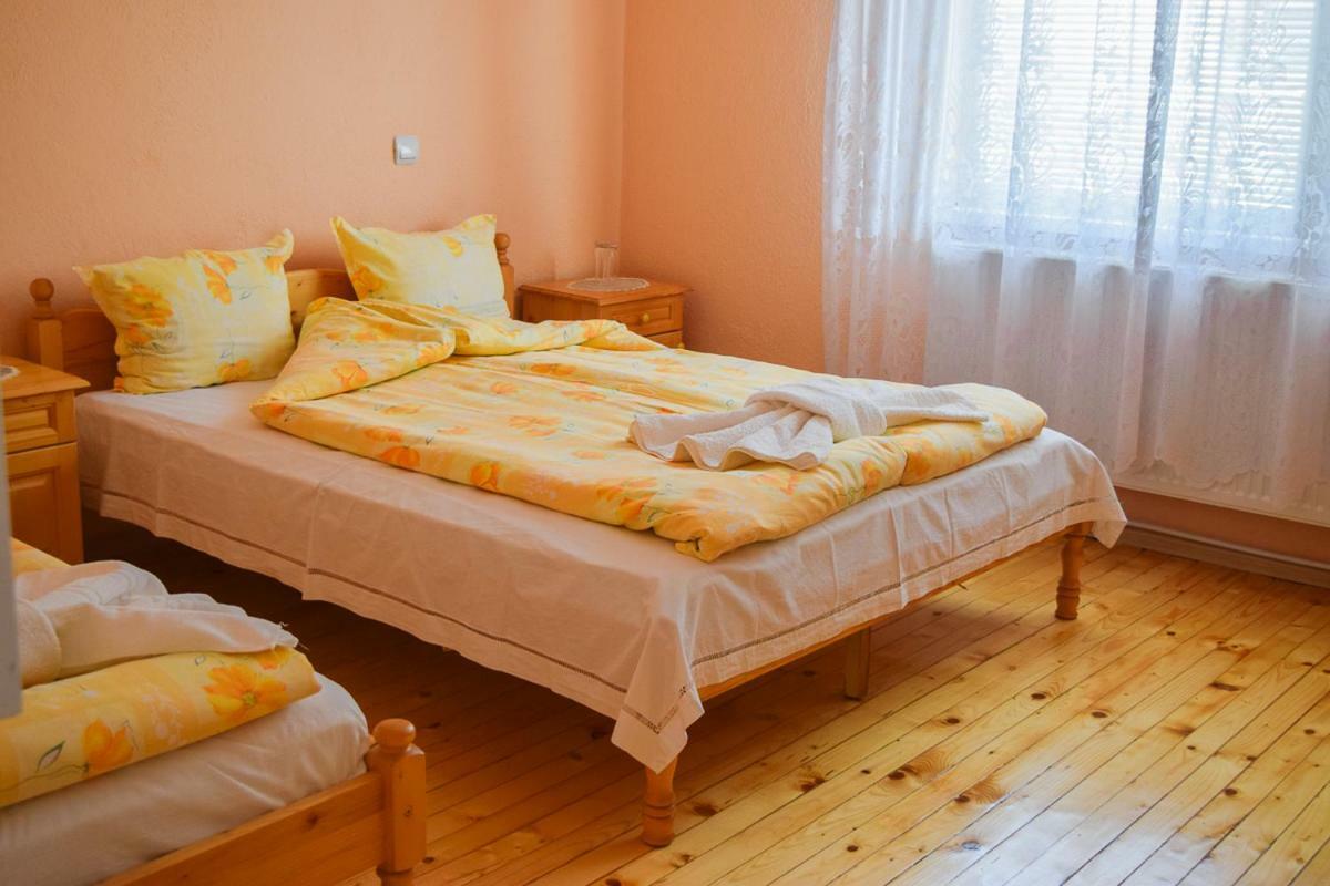 Velkovski Guest House Hisarya Exterior photo